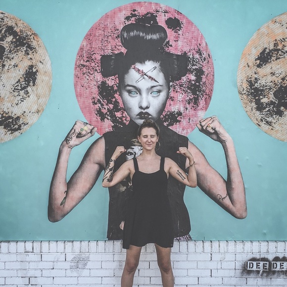 Meet your Posher, Julia - Picture 1 of 3